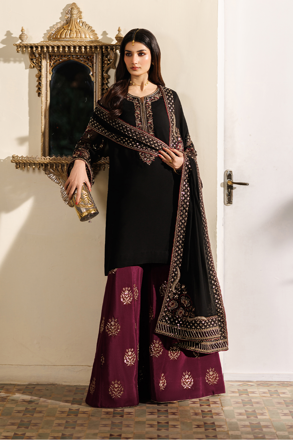 IZK - 3PC LAWN EMBROIDERED UNSTITCHED (BLACK)