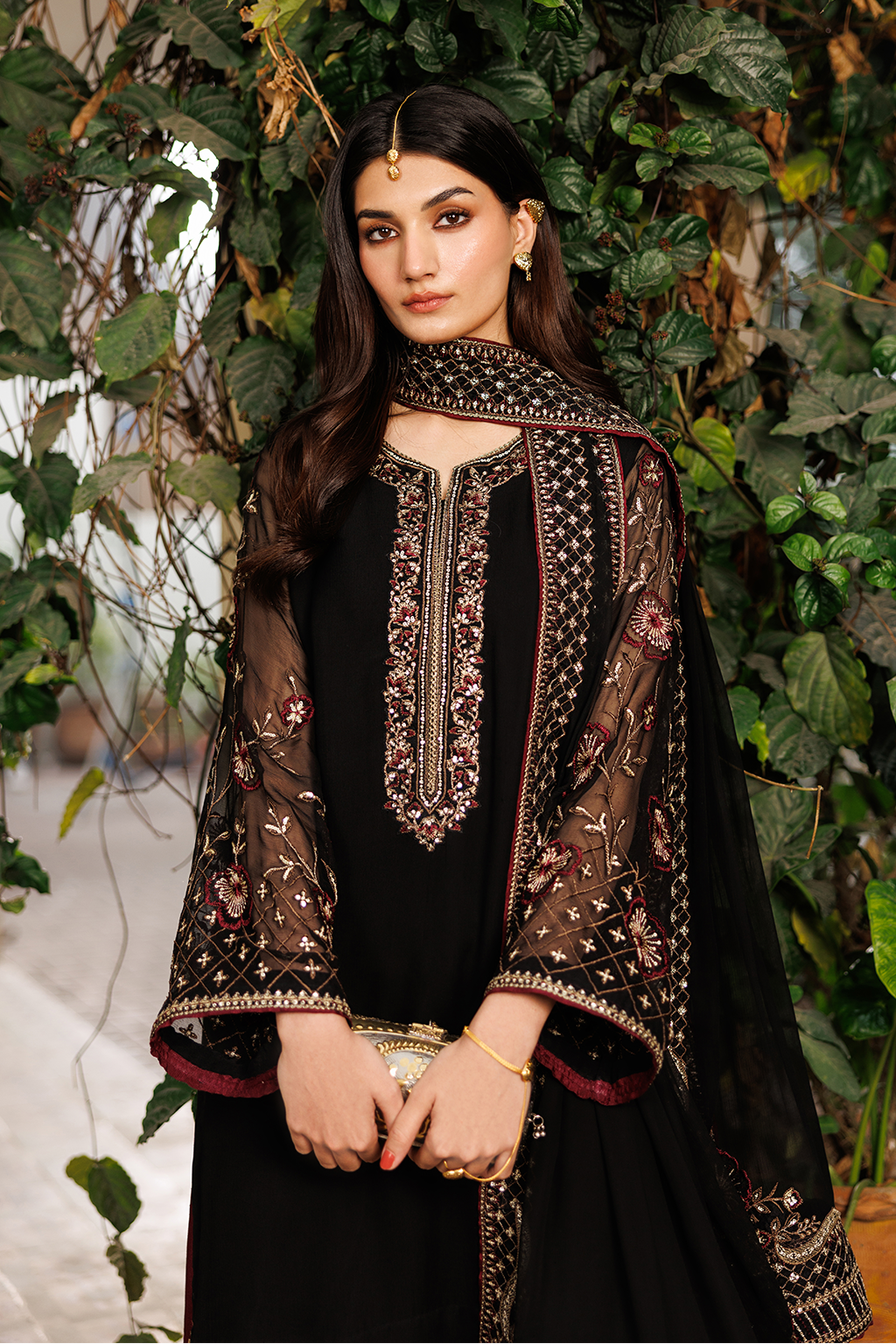 IZK - 3PC LAWN EMBROIDERED UNSTITCHED (BLACK)