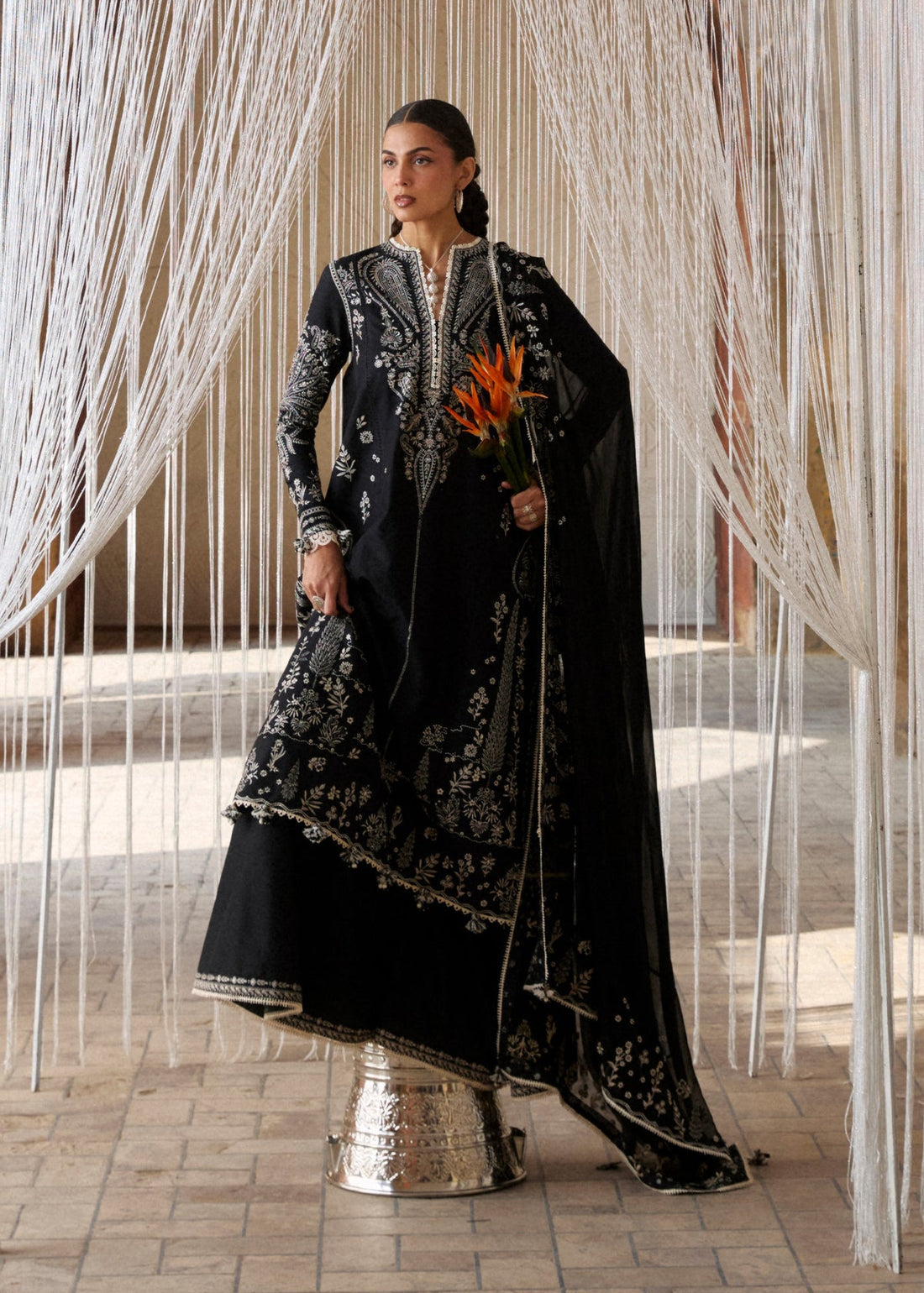 HNR - 3PC LAWN EMBROIDERED UNSTITCHED (BLACK)