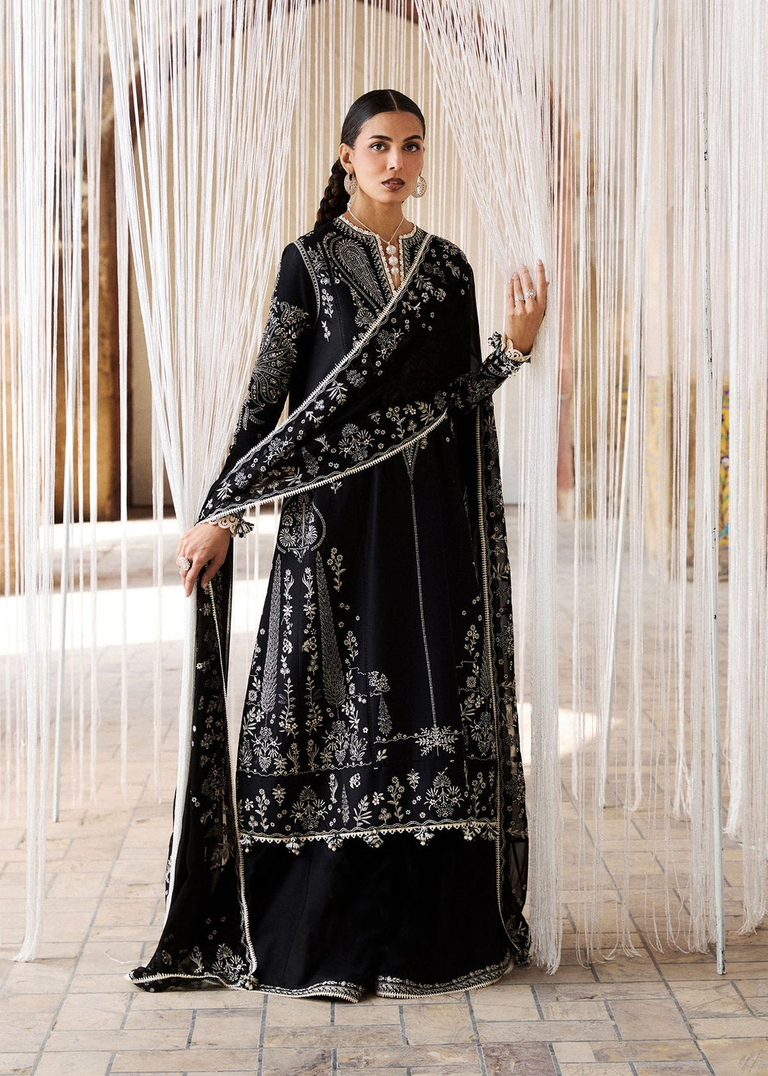 HNR - 3PC LAWN EMBROIDERED UNSTITCHED (BLACK)